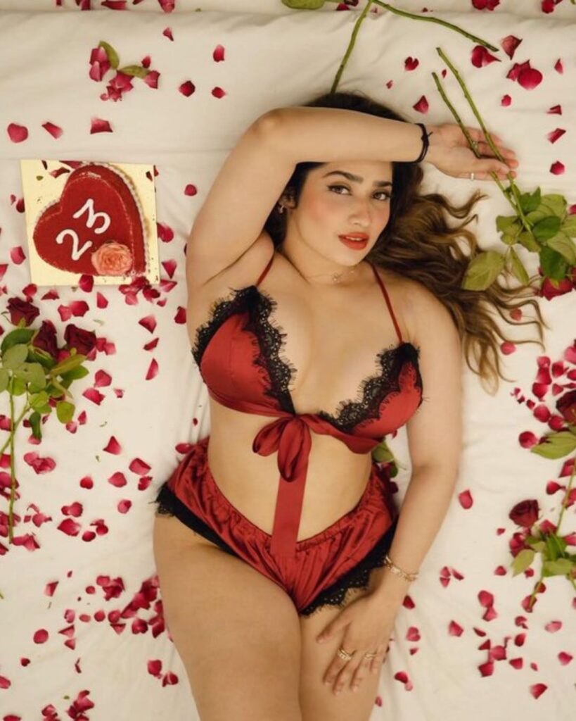 Aditi Mistry sexy photo