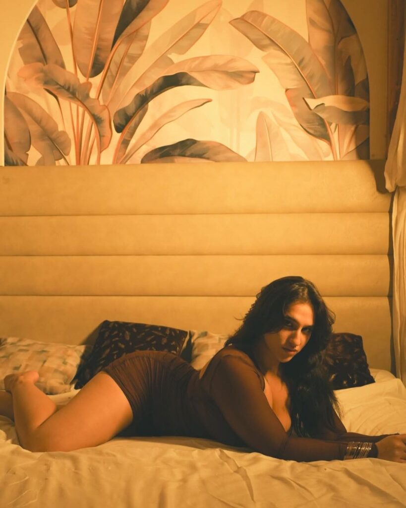 moreadult Deeksha Gulati sexy pic