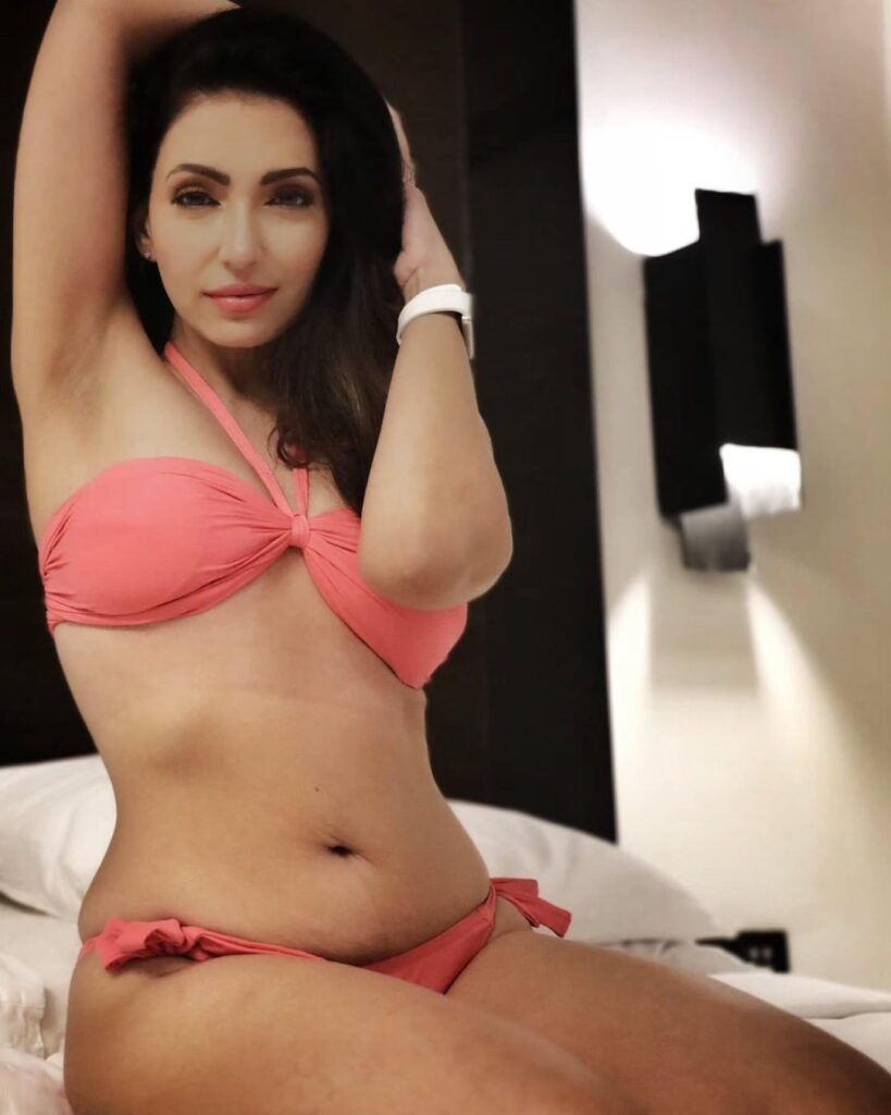 Navina Bole bikini image