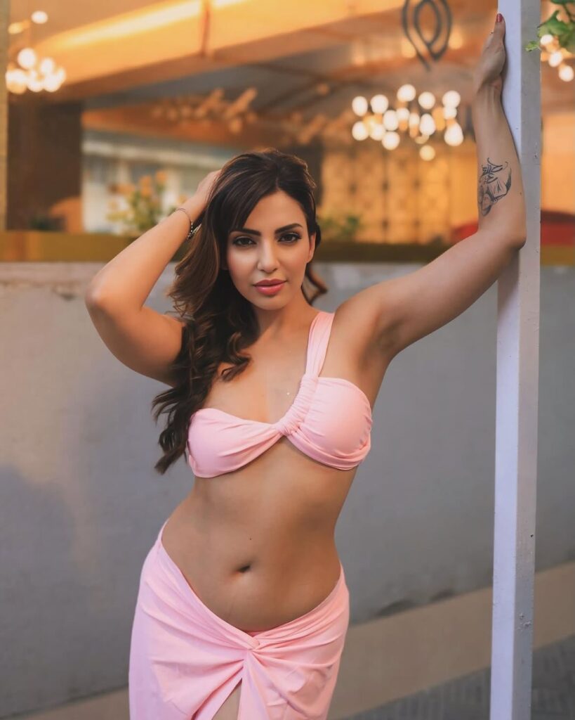 Navina Bole hot image