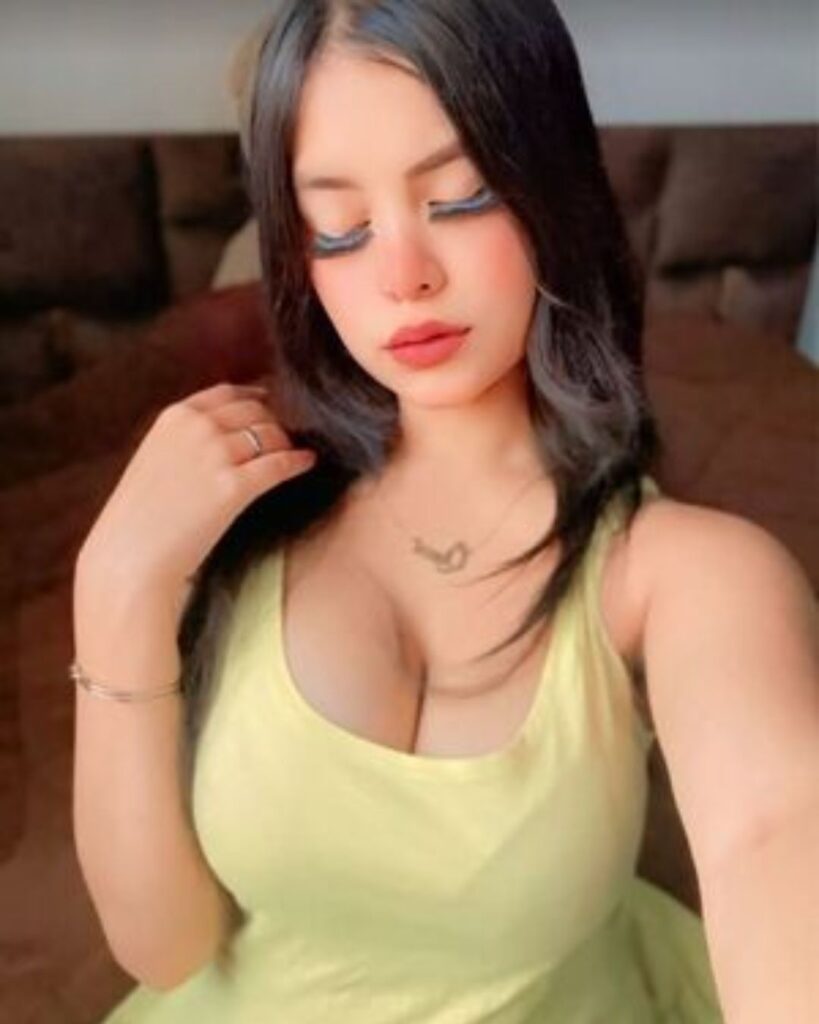Shanaya Katiyan hot photo